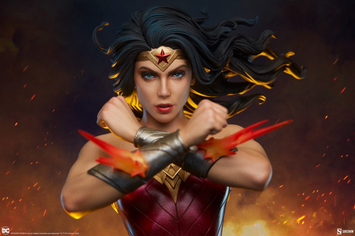 Wonder Woman: Saving the Day Premium Format Figure